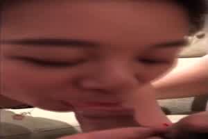 骚妹舔鸡巴好美味 骑马的骚样绝了  背景图片