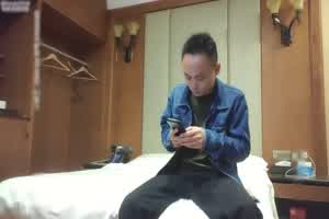 探花高端外围女神，魔鬼身材美乳大长腿，插入细节清晰可见！  背景图片