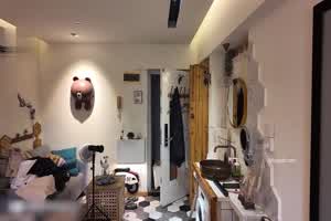 超顶性感空姐被偷窥中出  背景图片