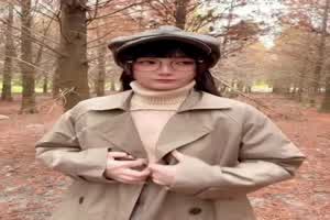 男友视角 网红小姐姐露两例落羽杉  背景图片