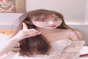 最近非常火的91女神 不见星空 口交短视频  背景图片