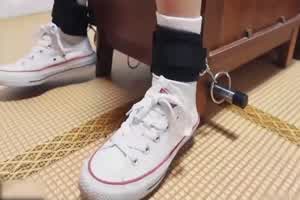 网友非独家定拍灵灵，肉丝白袜，手脚束缚，秒潮笔双向刺激，堵嘴挣扎  背景图片