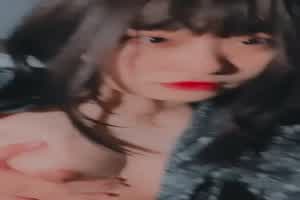 约炮一个小骚货  背景图片