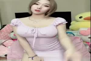 短发大奶小姐姐致命诱惑抠逼自慰  背景图片