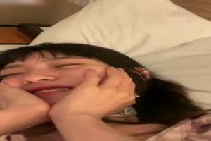 玩弄极品身材小嫩模  背景图片