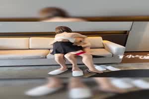 这淫荡夫妻档又嫌不够刺激多找根肉棒3P整活啦！  背景图片