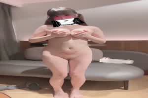 漫画脸裸体热舞  背景图片