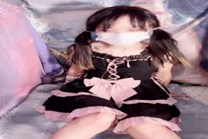 原创 饥渴萝莉自慰求操  背景图片