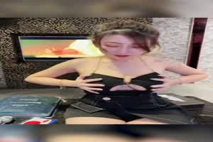 极品大UU艾王马Emma情色KTV 唱歌也能被玩到虚脱??  背景图片