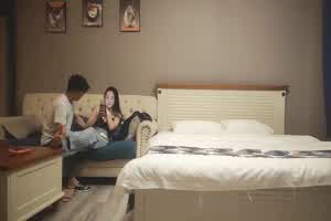 漂亮大奶少妇 好舒服再舔几下 逼好嫩水真多这是白浆 不要停快操我操死我吧 被小伙怼的大叫不停  背景图片