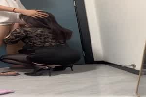 后入黑丝美腿女秘书  背景图片