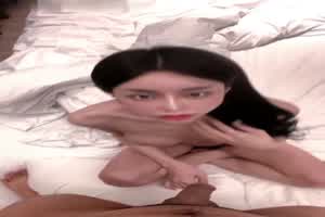 酒店约炮骚少妇近距离口交  背景图片