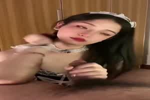 这样的女仆你几点回家  背景图片