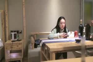 探花够会聊骚像女友一样抛上床！  背景图片