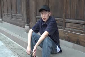 约炮实战教学 聊骚指南：约会时聊性话题最有效的方法  背景图片