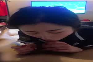 美女老师的性爱生活被渣男分手后曝光  背景图片