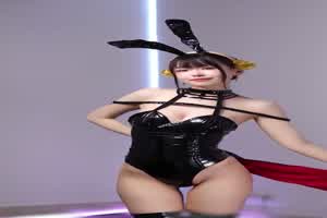 OnlyFans新加坡高颜值反差美女【meriol_chan】_激情裸舞_炮击自慰_好多黏液_爽翻了  背景图片