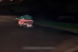 门事件 路边奇景机上情缘  背景图片