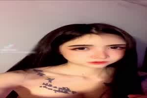 抖音女神numkhing有点像狗头  背景图片