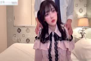 又见地雷系小樱花缺钱找爸爸活，露精致粉奶约炮  背景图片