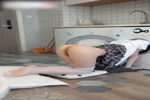 【小编推荐】冉冉学姐 卡在烘干机被堂哥插逼  背景图片