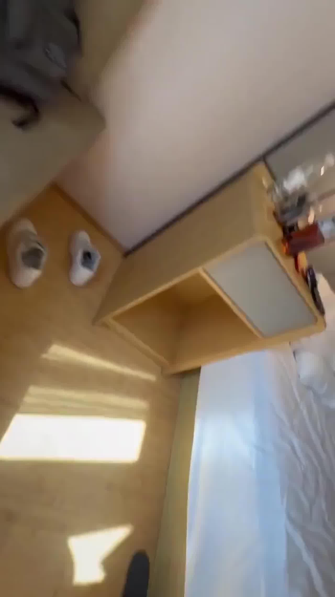  老婆最爱的暴露感 高楼窗户性爱 的剧照4