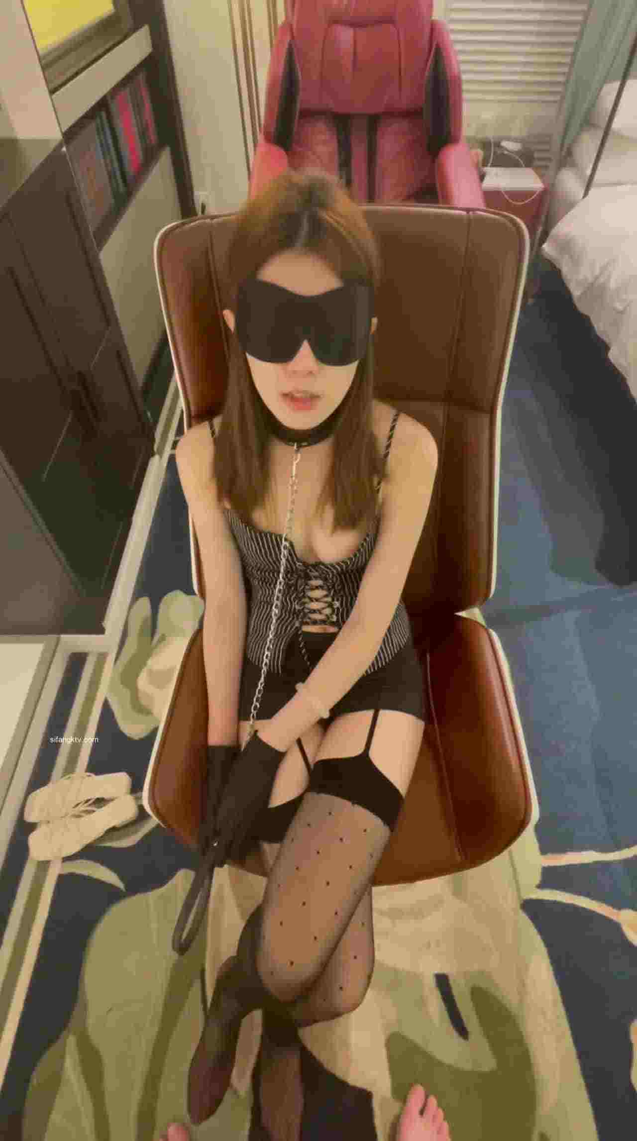  我家小母狗不听话 抬头起来挨打 的剧照8