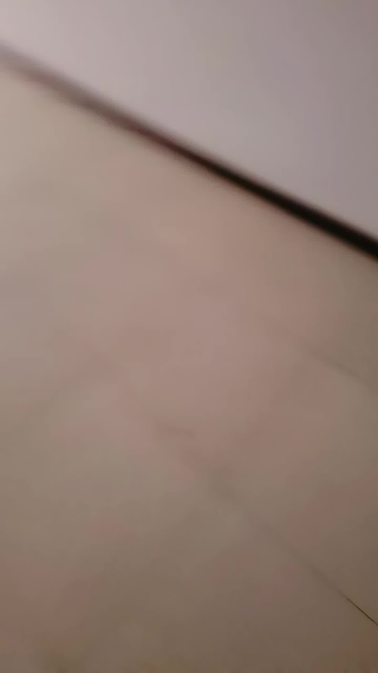  【哪里都是战场，必须操哭才行】妹妹受不了老黑的大屌，被抓住就地猛草，也不管楼道有没有人抱起来就插！ 的剧照3