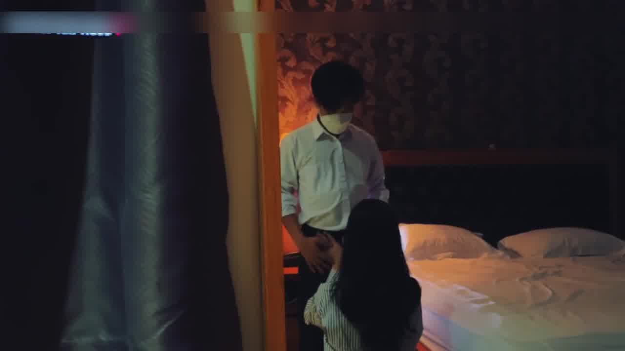  偶遇下班回家的ol勾引带去酒店开房 的剧照6