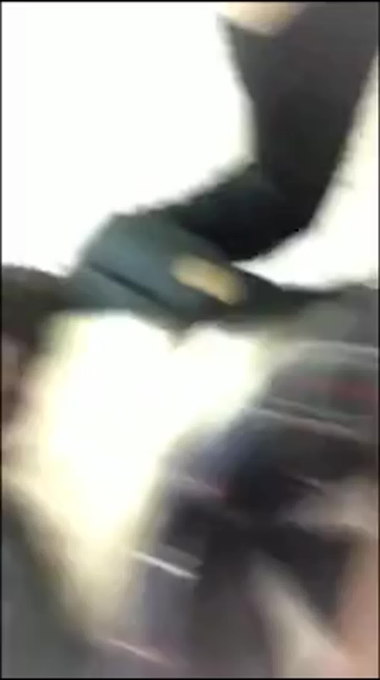  姐弟恋 漂亮姐姐口活不错，主动无套骑乘猛摇，自抠到喷水 的剧照6