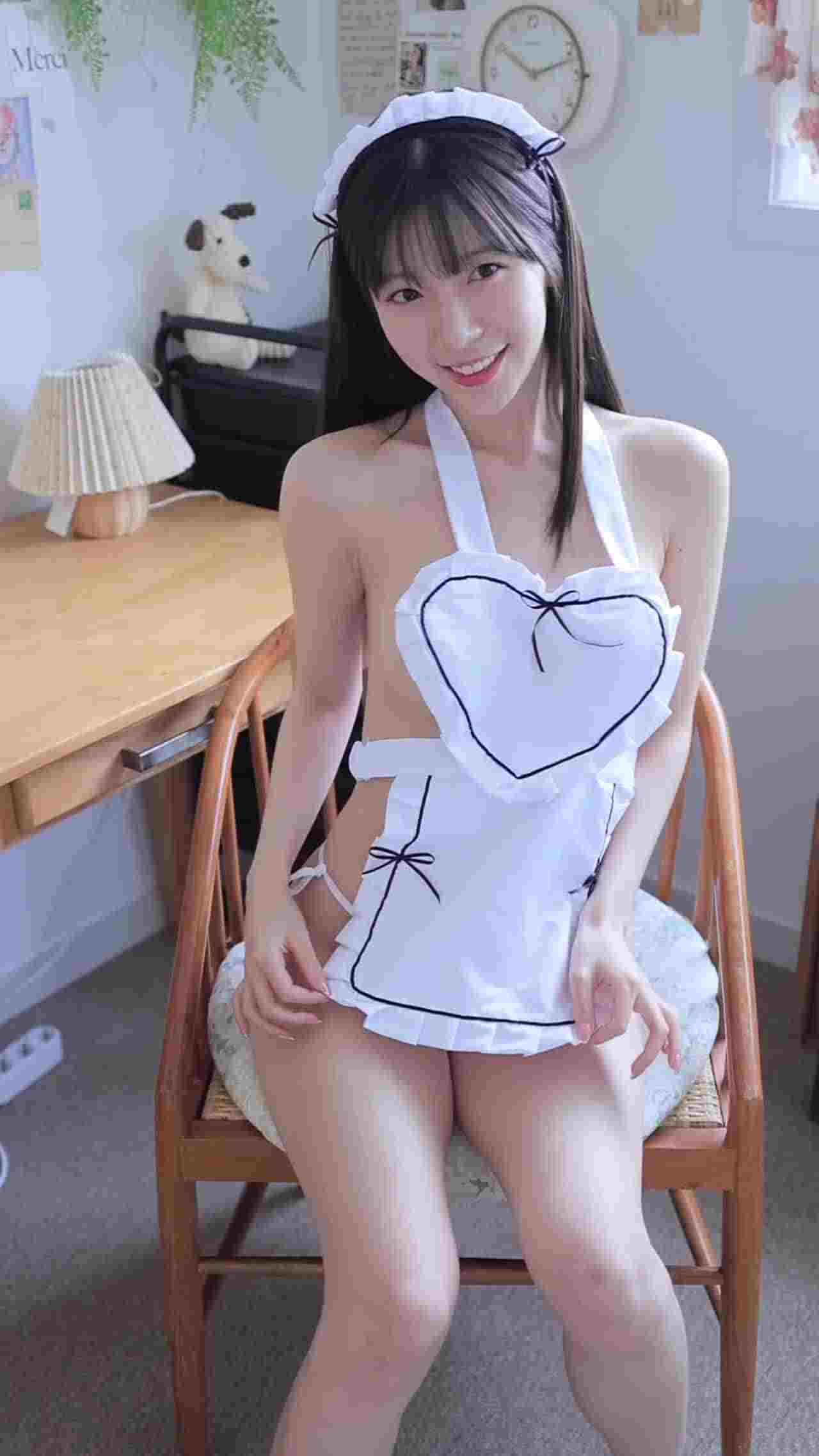  真想回家都有全裸围裙服侍 的剧照5