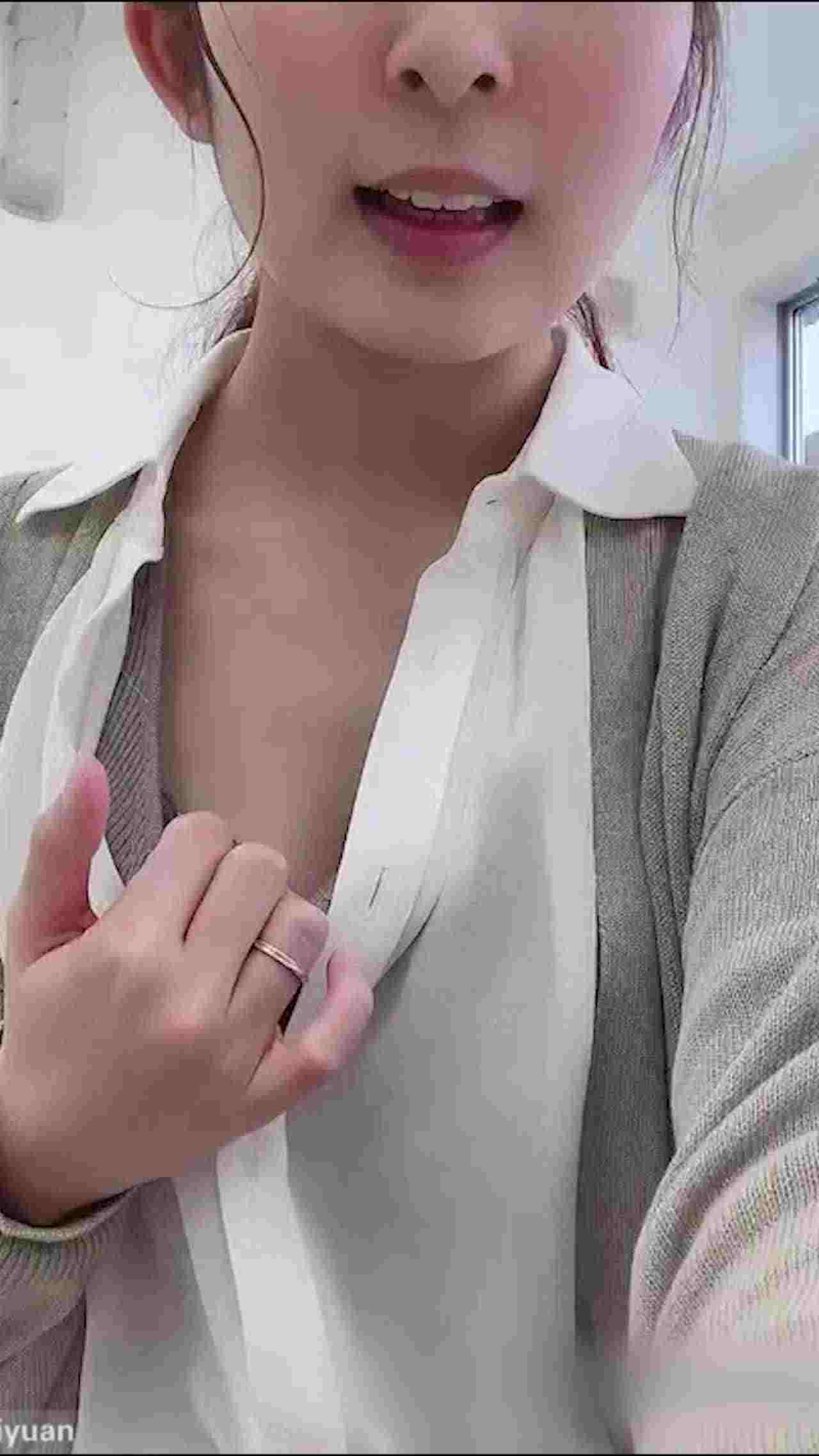  中国丈夫日本妻，有个会露出的妻子也太棒了，每每看到这些视频总想说一声，你老婆真棒 的剧照7