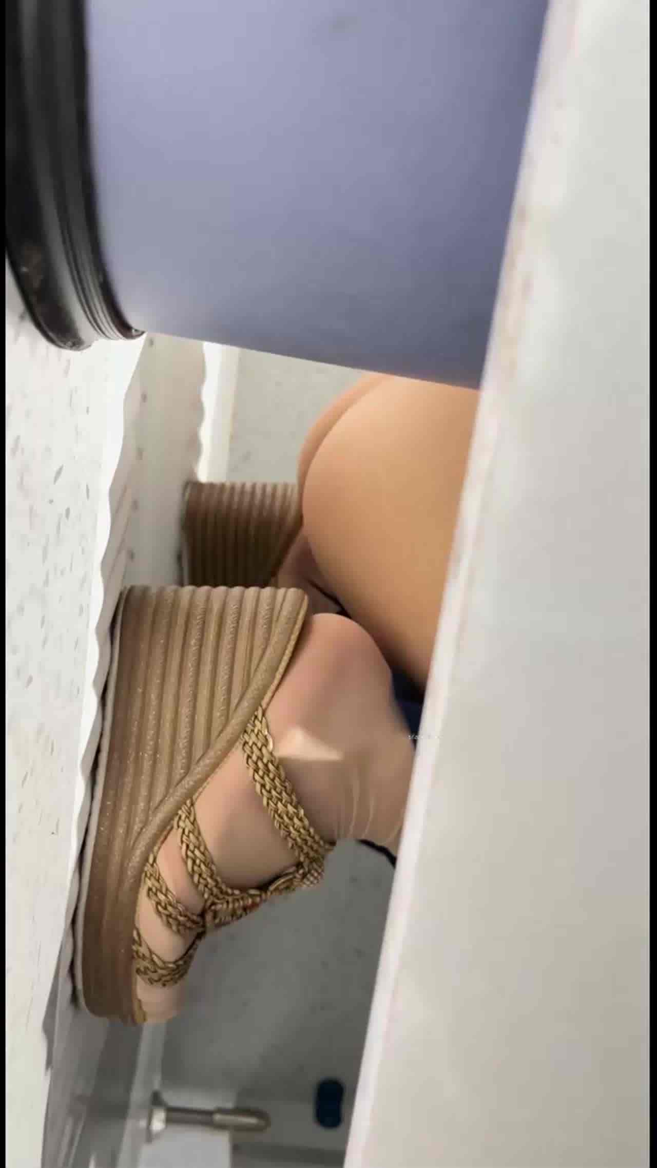  极品颜值长发小仙女_美人胚子配美逼多角度拍她_撸管极品对象 的剧照6