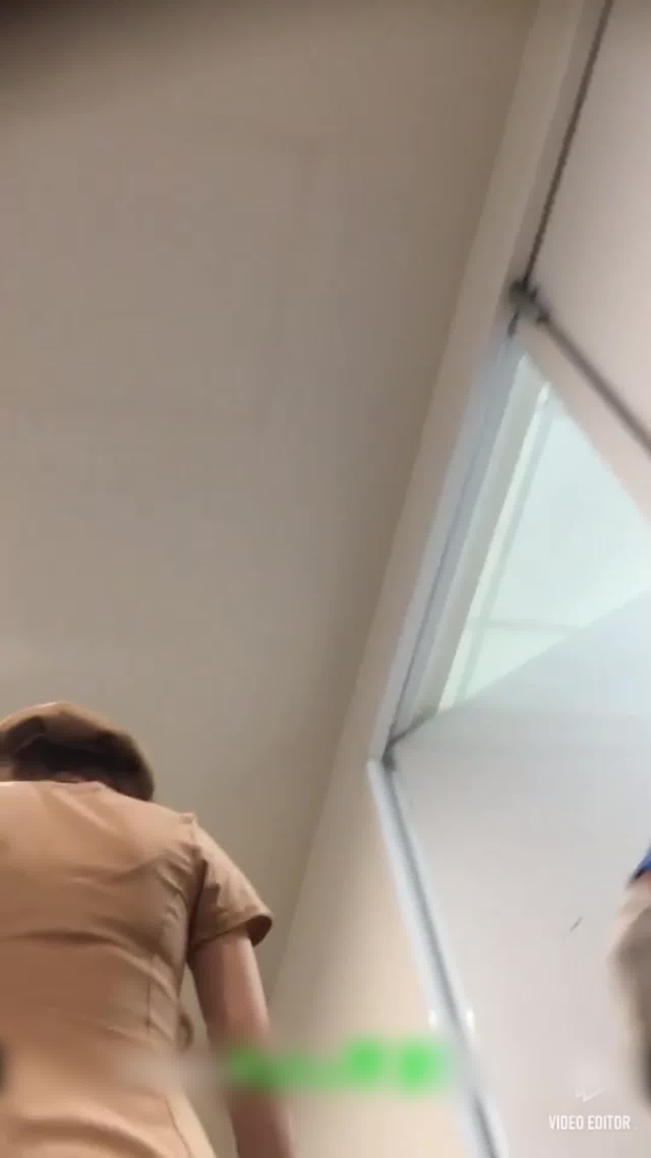  FB正妹网红被狼友跟拍 的剧照1