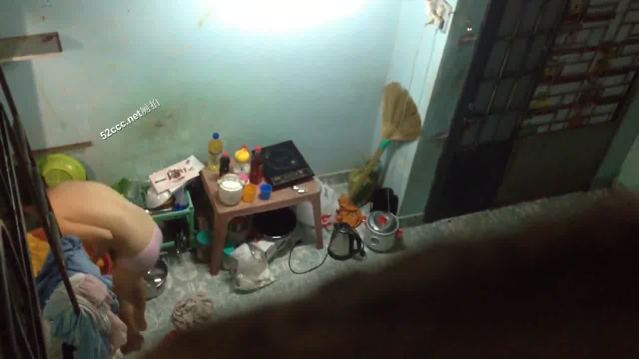  来瞧瞧楼下的男女搞个啥性爱直拍 的剧照3