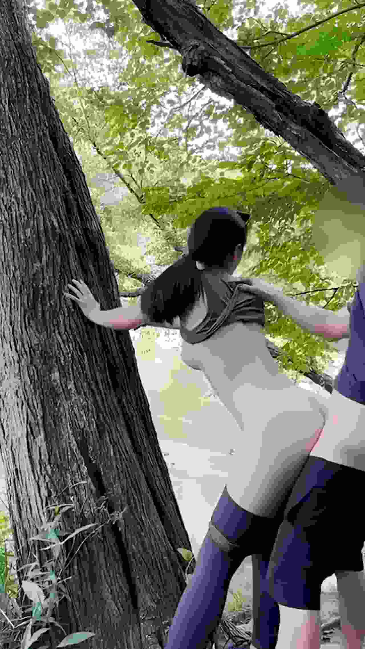  回归大自然，疯狂后入，内射，真刺激 的剧照2