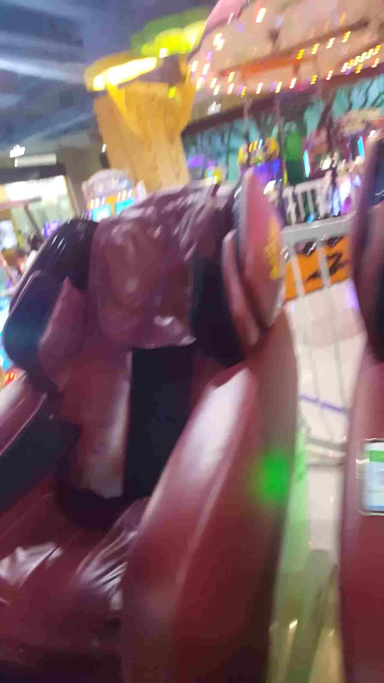  人性崩坏！飞机侠游乐场喷射，说出名言：完美喷射 的剧照1