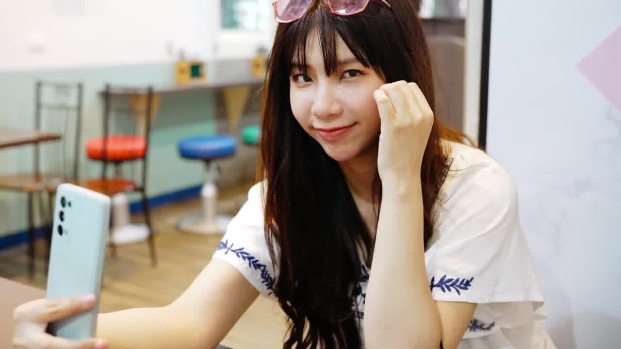  麻豆 吴梦梦夏日海岸的性爱之旅 的剧照8