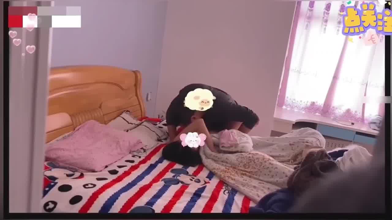  真实父女乱伦-强迫睡觉的女儿 各种骚话强迫女儿操逼，最后射身上！突破世俗的枷锁 精彩对白 的剧照8