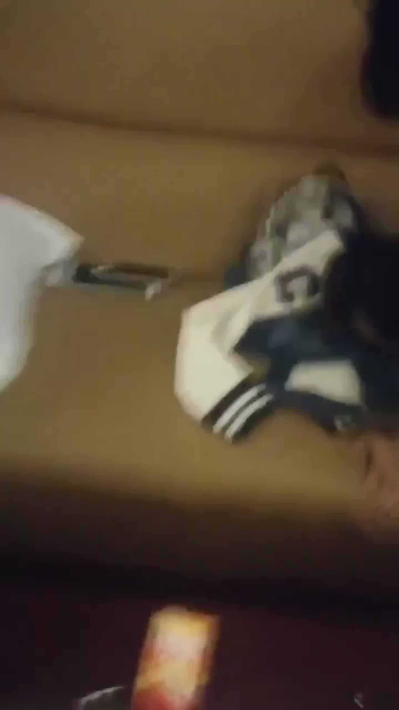  绿帽夫妻酒店走廊做爱 不怕别人发现很大胆 的剧照2