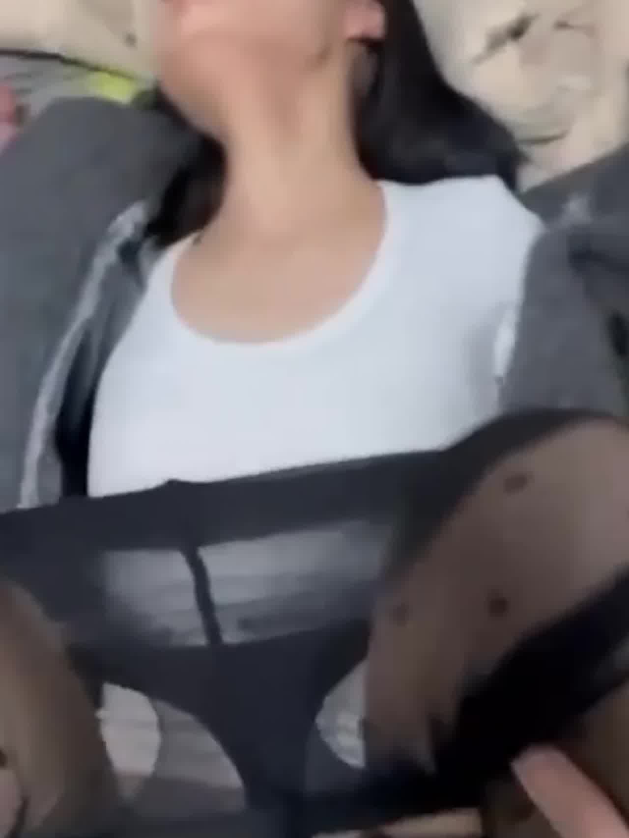  这谁顶得住啊家人们，我的手和鸡巴开始不由自主地.... 的剧照3