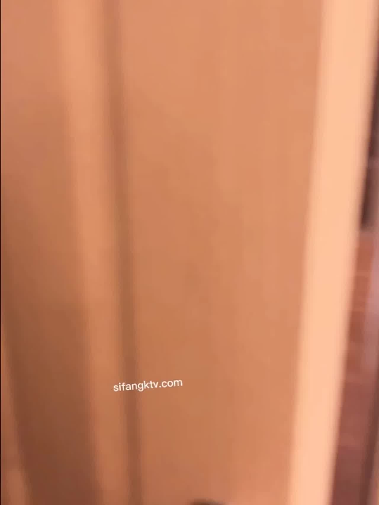  年轻黑丝极品ol被强压揉乃啪啪 的剧照10