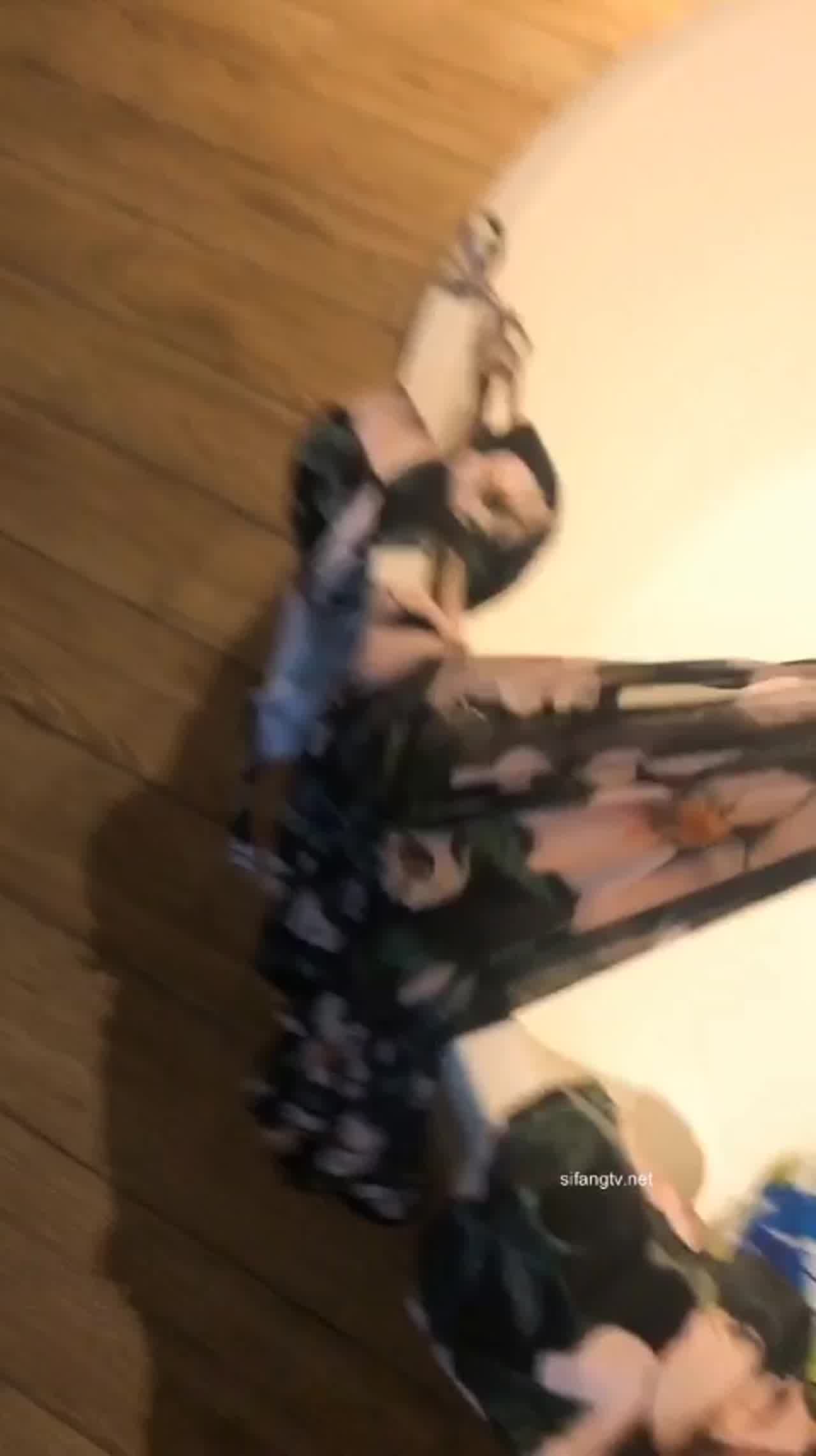  被包养的女神级性感气质美女和土豪外出度假各种啪啪自拍视频不慎流出 的剧照7