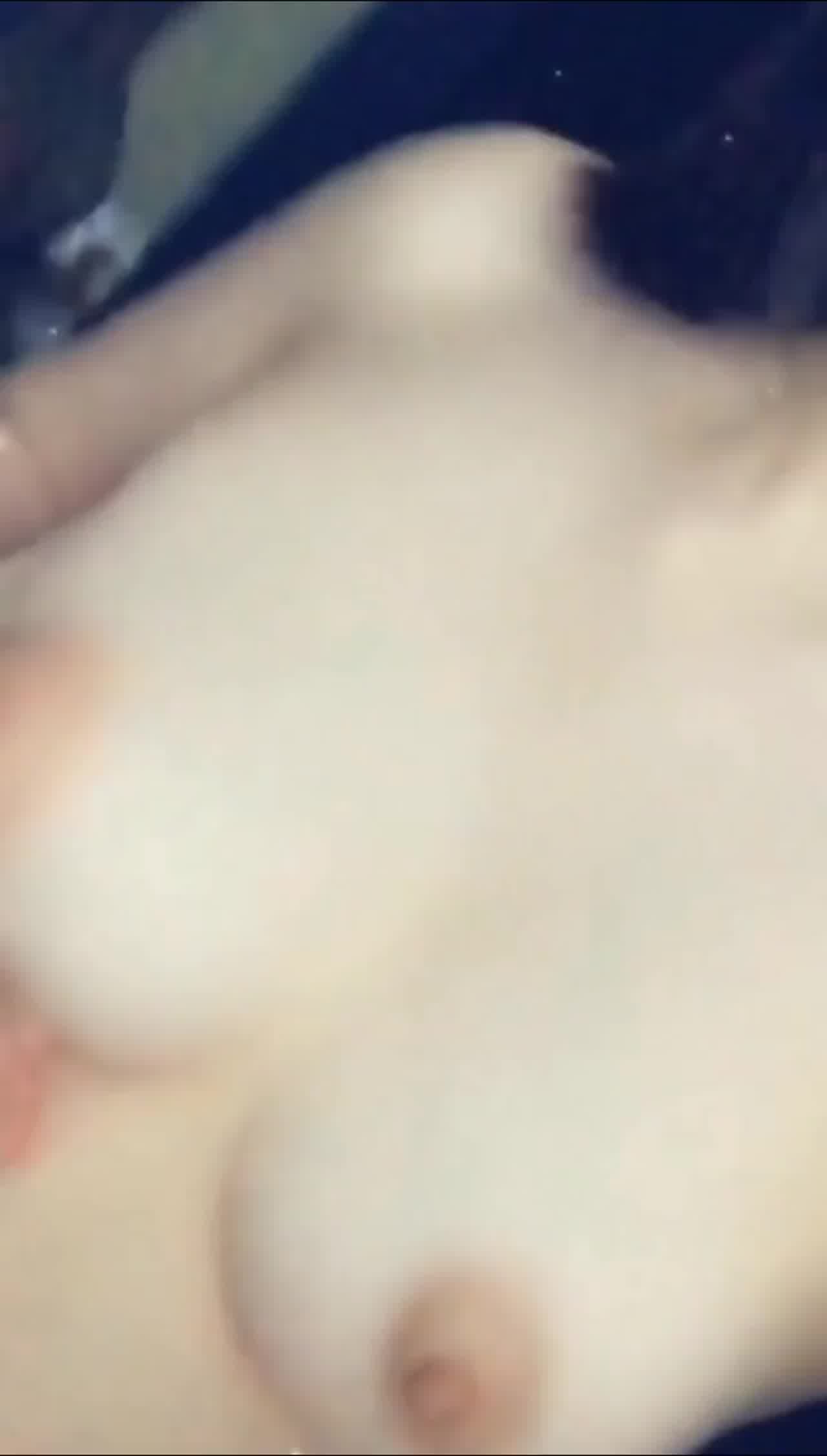  短发正妹滤镜全开也遮不住的骚 的剧照4