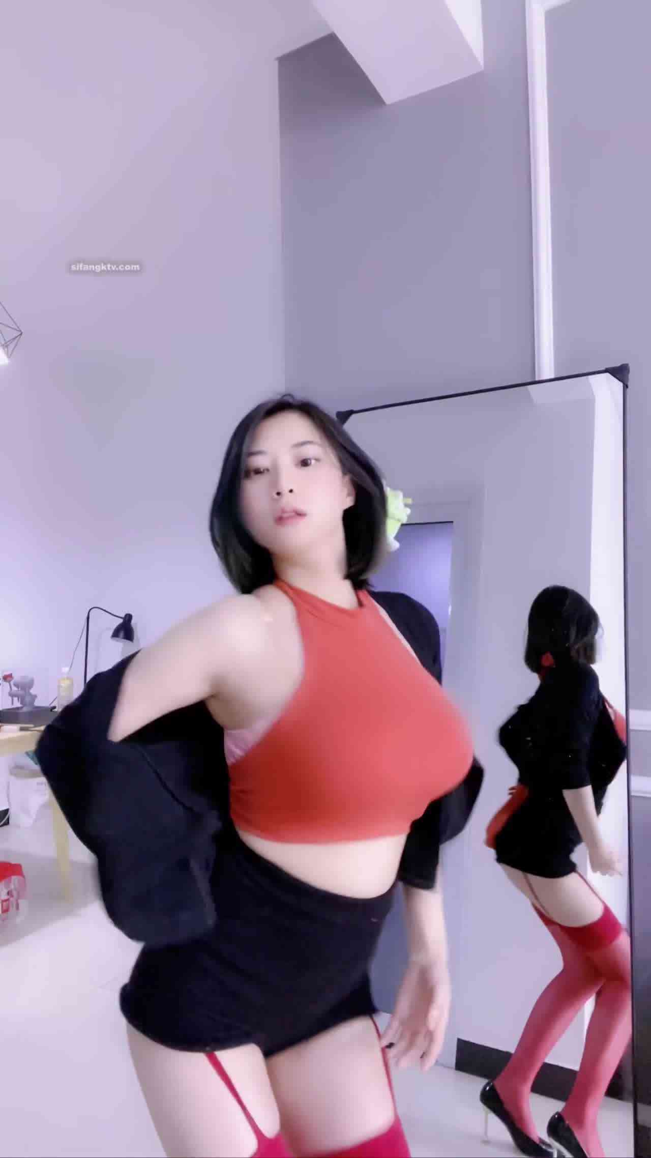  【女友怎么穿．夏】超美姊姊性感热舞红色调带袜 的剧照4