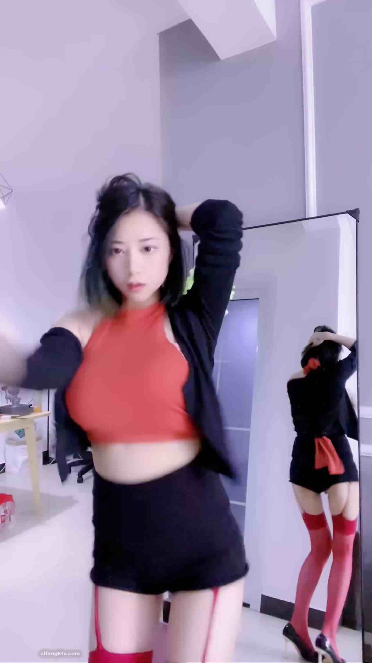  【女友怎么穿．夏】超美姊姊性感热舞红色调带袜 的剧照8