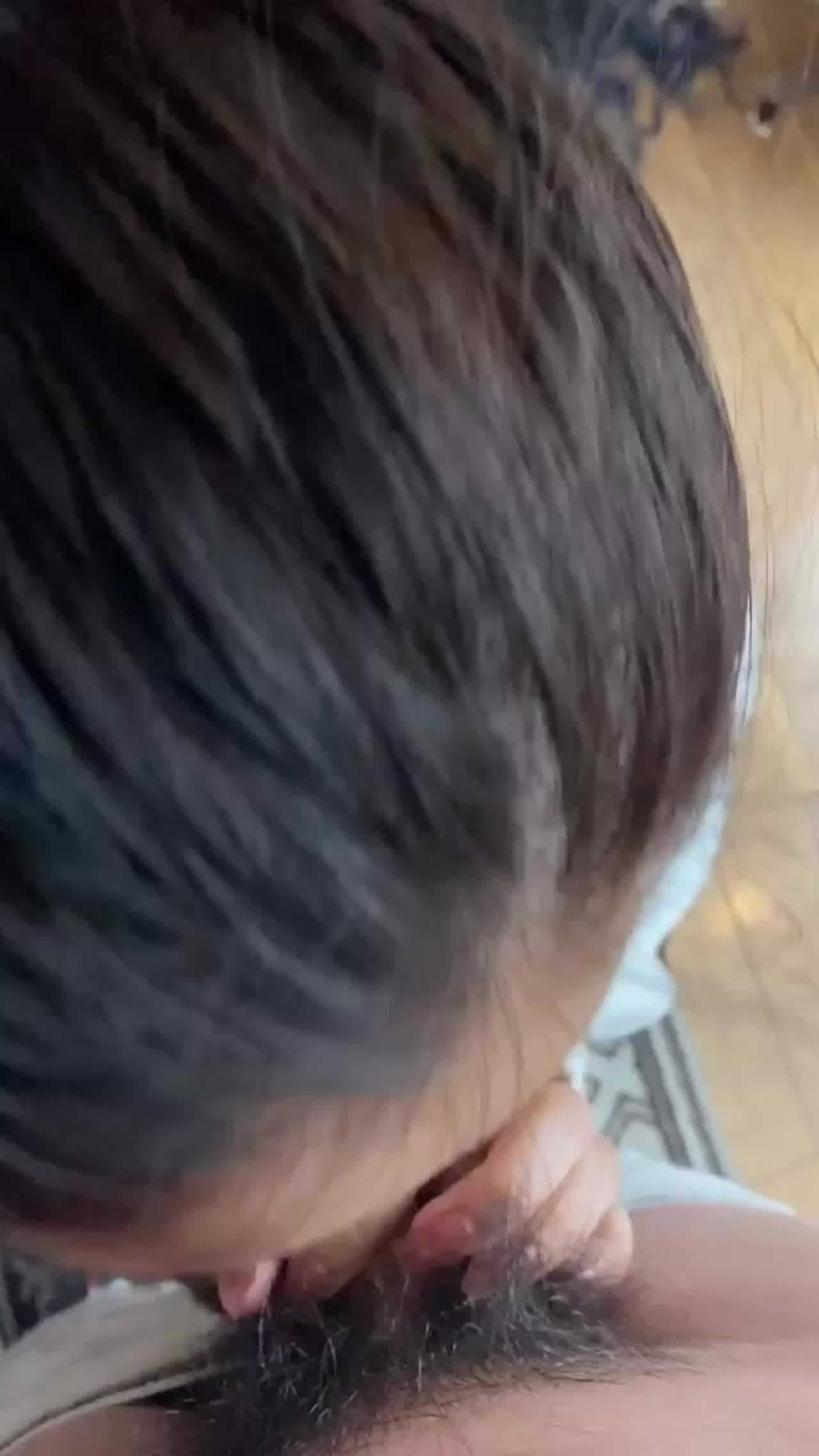  在酒吧灌醉有男朋友的舞蹈老师，先是车震，爆操，黑丝美臀后入，淫语骚话很反差，主动深喉张嘴颜射1 的剧照9