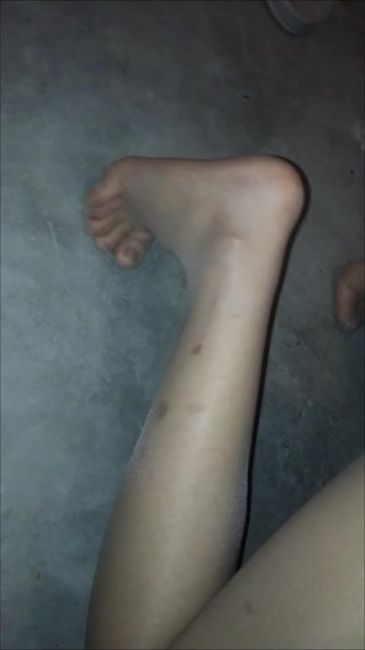  【云盘高质露脸泄密】，美院拜金，高颜值小姐姐，沦为富家少爷性宠，户外野战 的剧照10