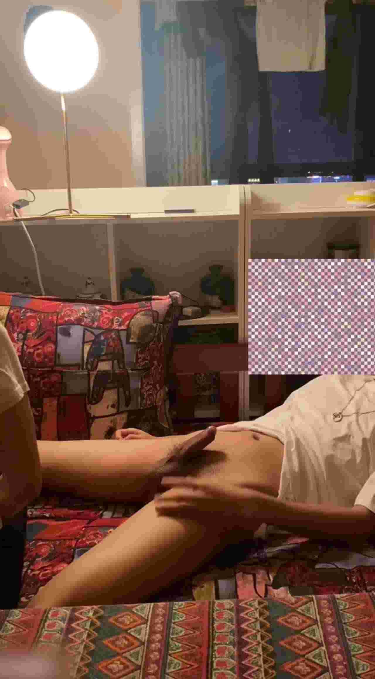  91约炮大神在家做爱不满足跑去楼梯附近 的剧照5