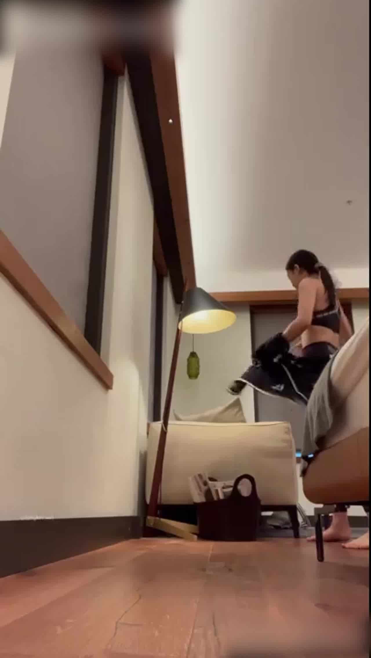  Perry 内射情色网红姐姐 今晚入谁家呢？ 的剧照8